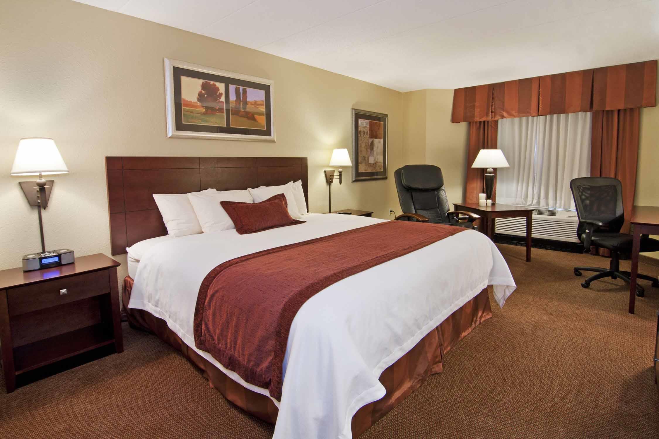 Best Western Plus Dakota Ridge Иган Номер фото